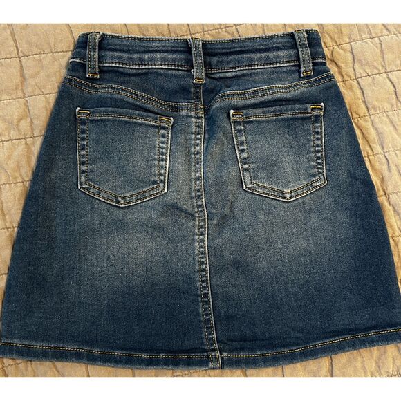 Cat & Jack Girl's Denim Skirt Dark Wash Snap Closure Adjustable Waist Size S - Picture 2 of 4